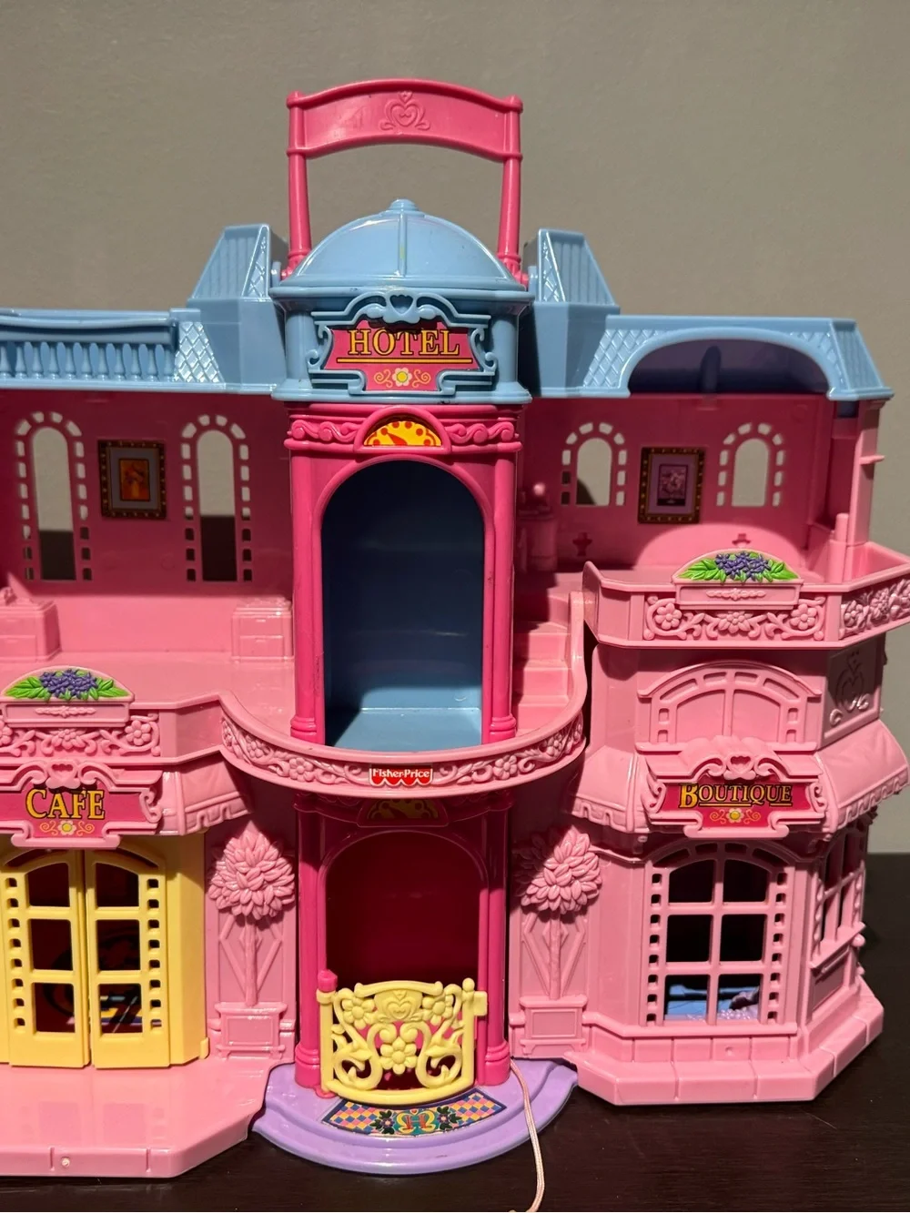 Fisher Price Sweet Streets Hotel Cafe Boutique Playset Vintage 2001